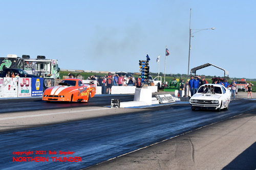 Dustin Bradford - 'American Dream (right lane) 
vs Bill Naves - 'Shooting Star' (left lane)